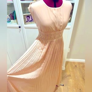 Beautiful Silky Soft Elegant Dress Size Medium Cream/Pink Tones Boutique EUC